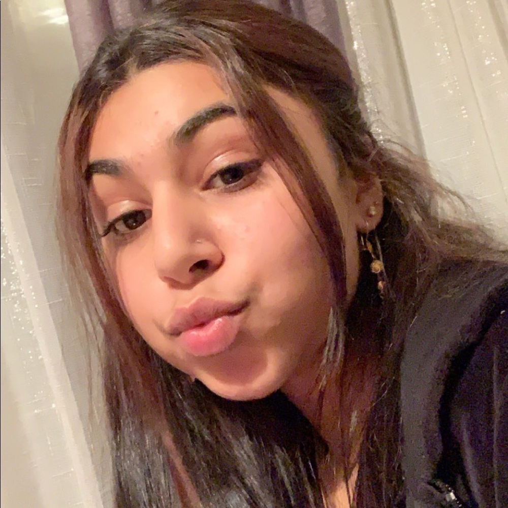 Meet your Posher, Yasmine